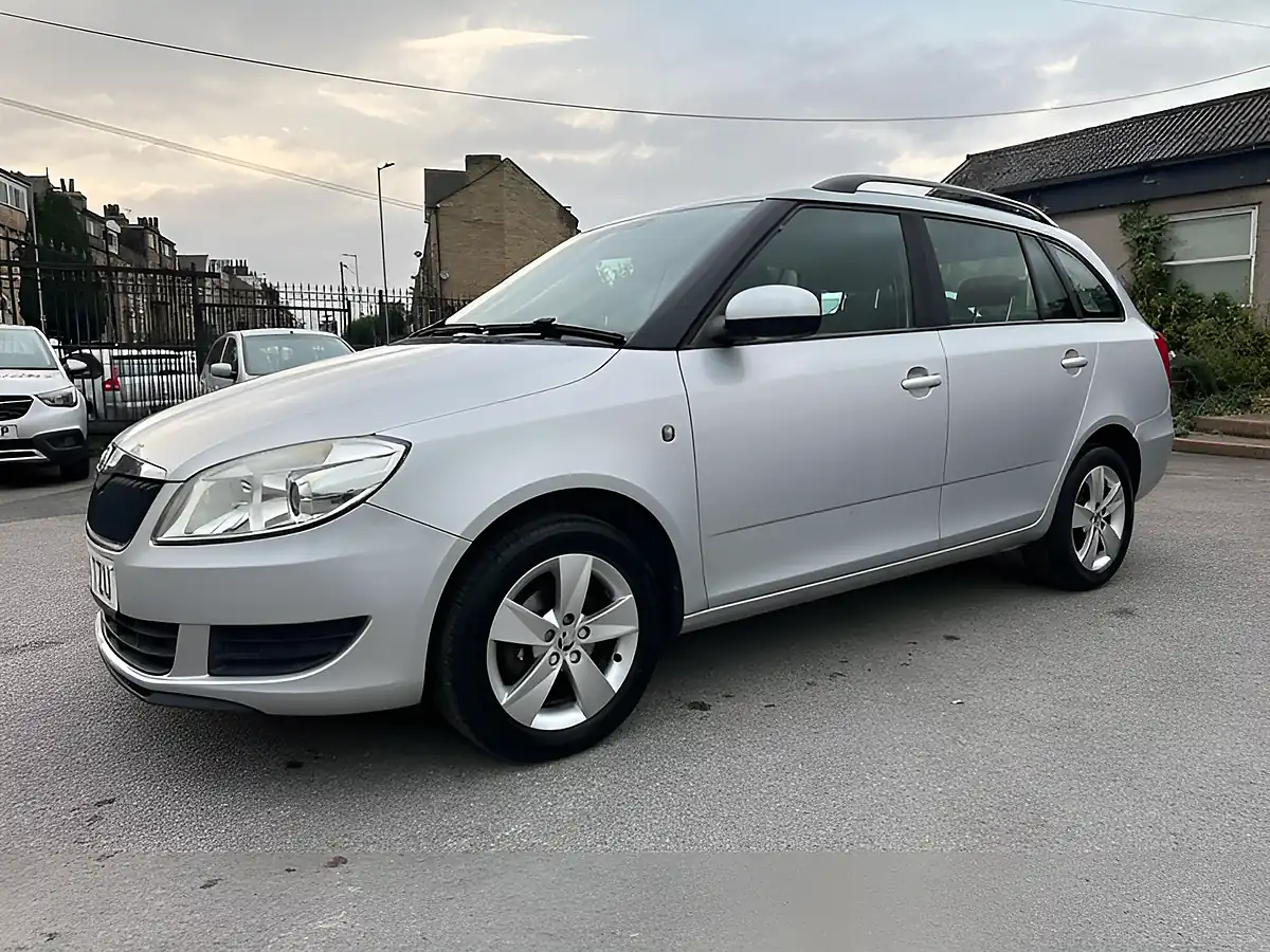 Used 2014 Skoda Fabia Scout Silver - Interior and Exterior details 5