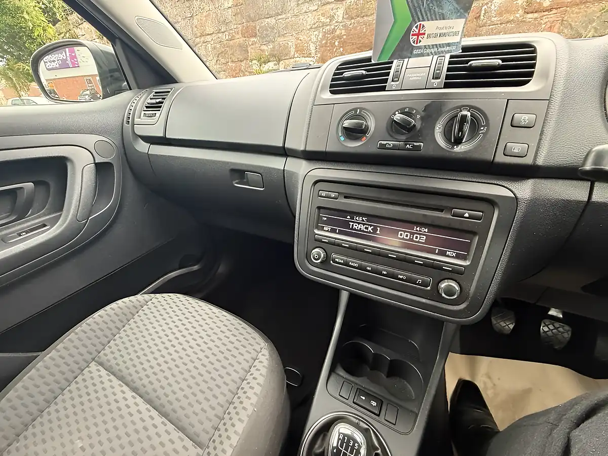 Used 2014 Skoda Fabia Se Black - Interior and Exterior details 19