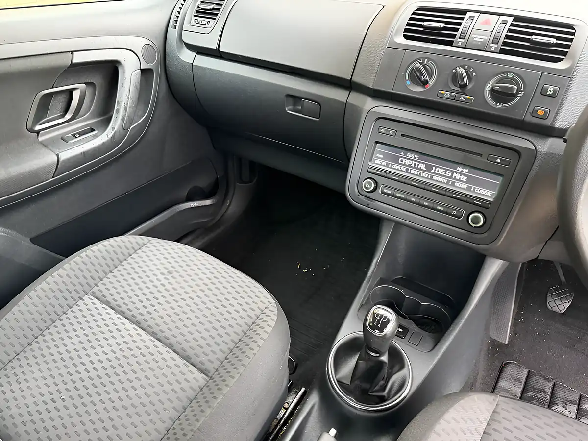 Used 2014 Skoda Fabia Se Blue Metallic - Interior and Exterior details 16