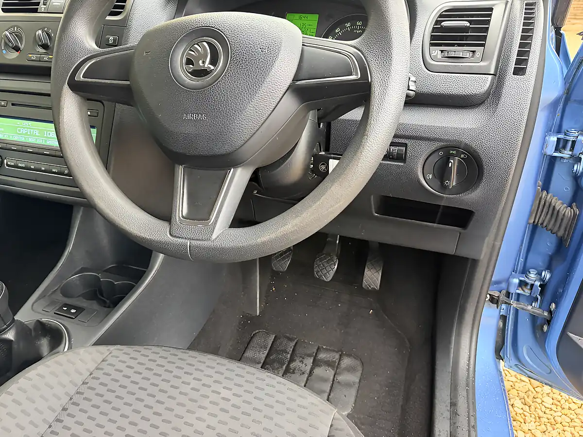 Used 2014 Skoda Fabia Se Blue Metallic - Interior and Exterior details 18