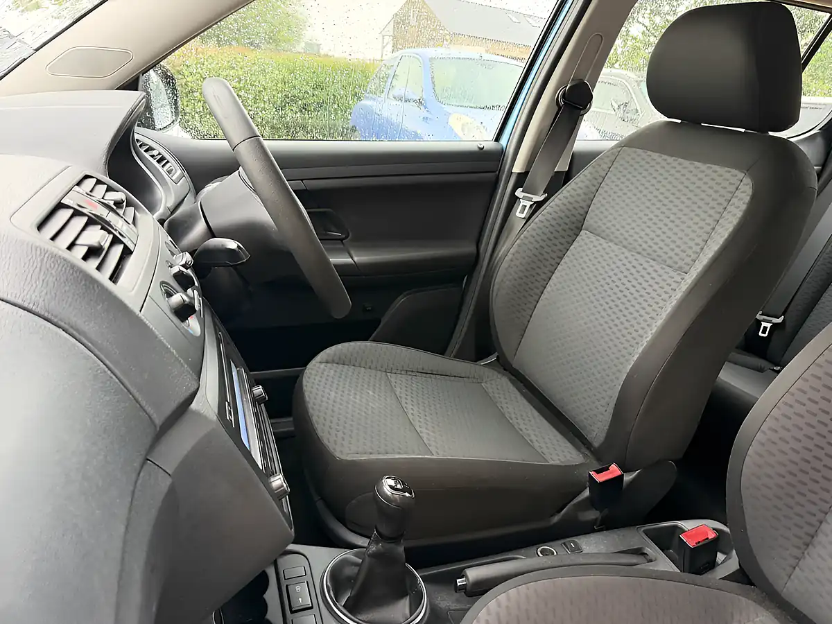 Used 2014 Skoda Fabia Se Blue Metallic - Interior and Exterior details 8