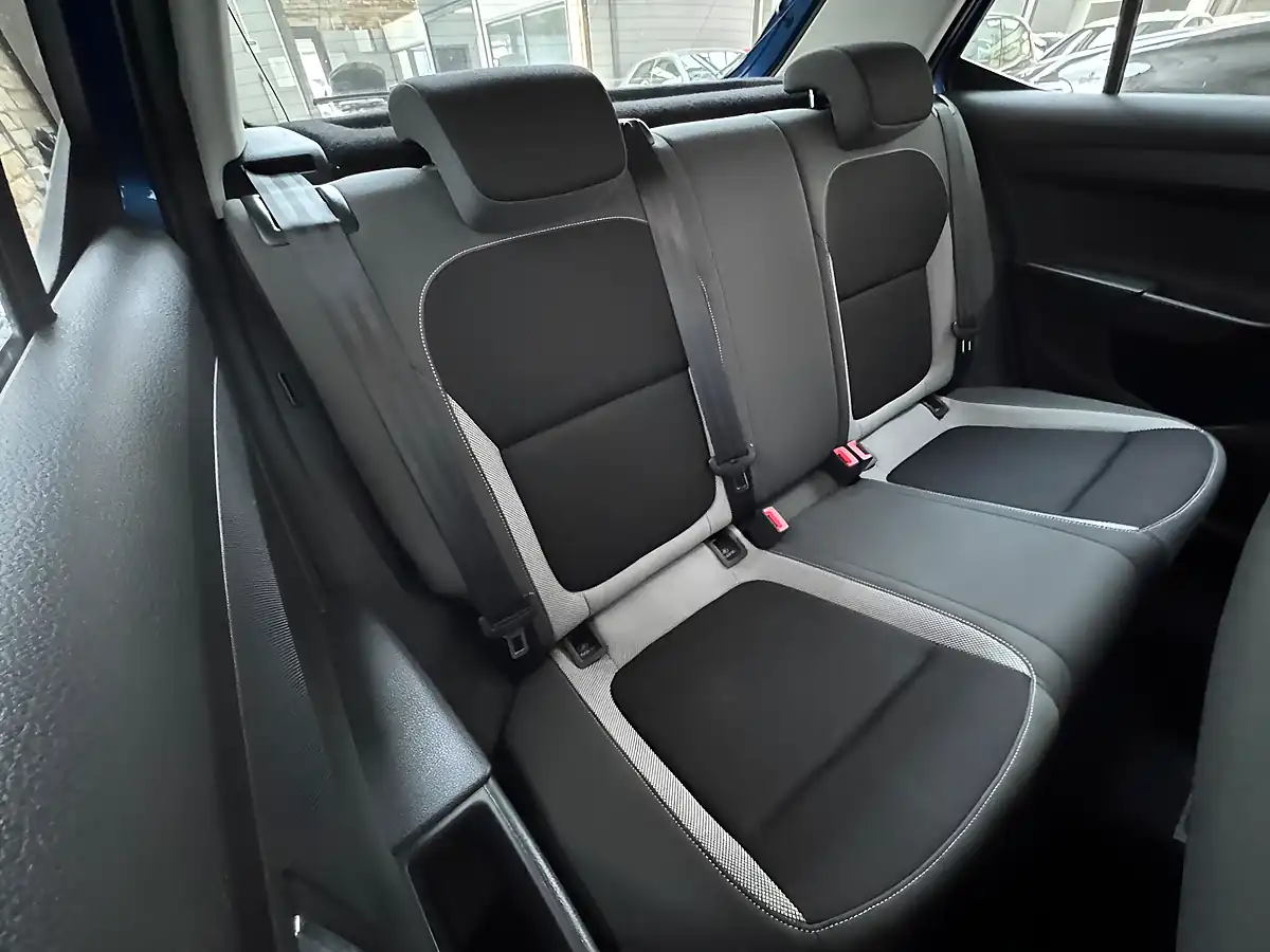 Used 2014 Skoda Fabia Se Race Blue - Interior and Exterior details 11