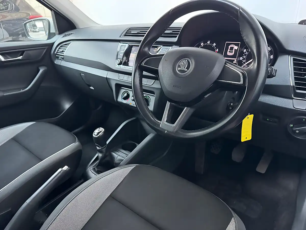 Used 2014 Skoda Fabia Se Race Blue - Interior and Exterior details 3