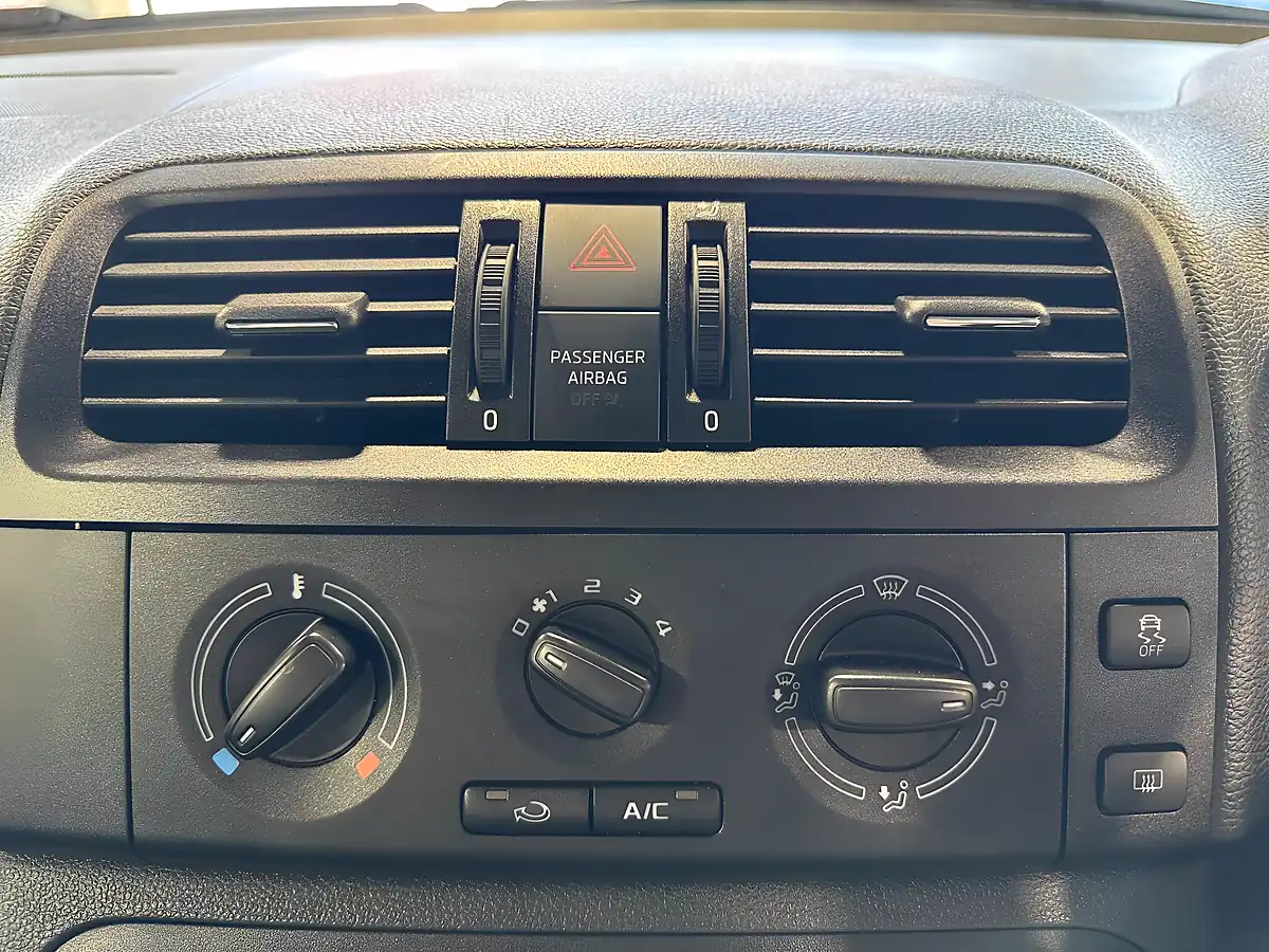 Used 2014 Skoda Fabia Se Red - Interior and Exterior details 13