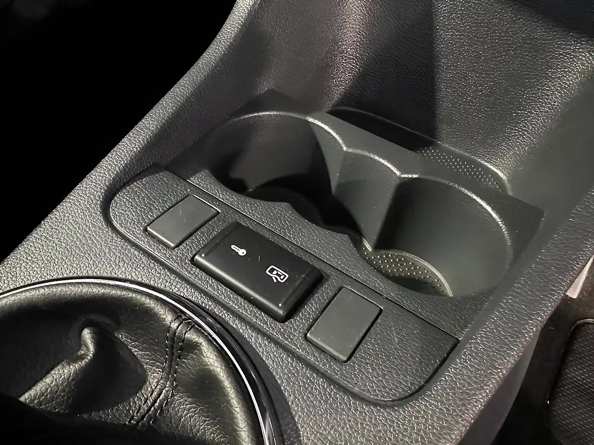 Used 2014 Skoda Fabia Se Red - Interior and Exterior details 14