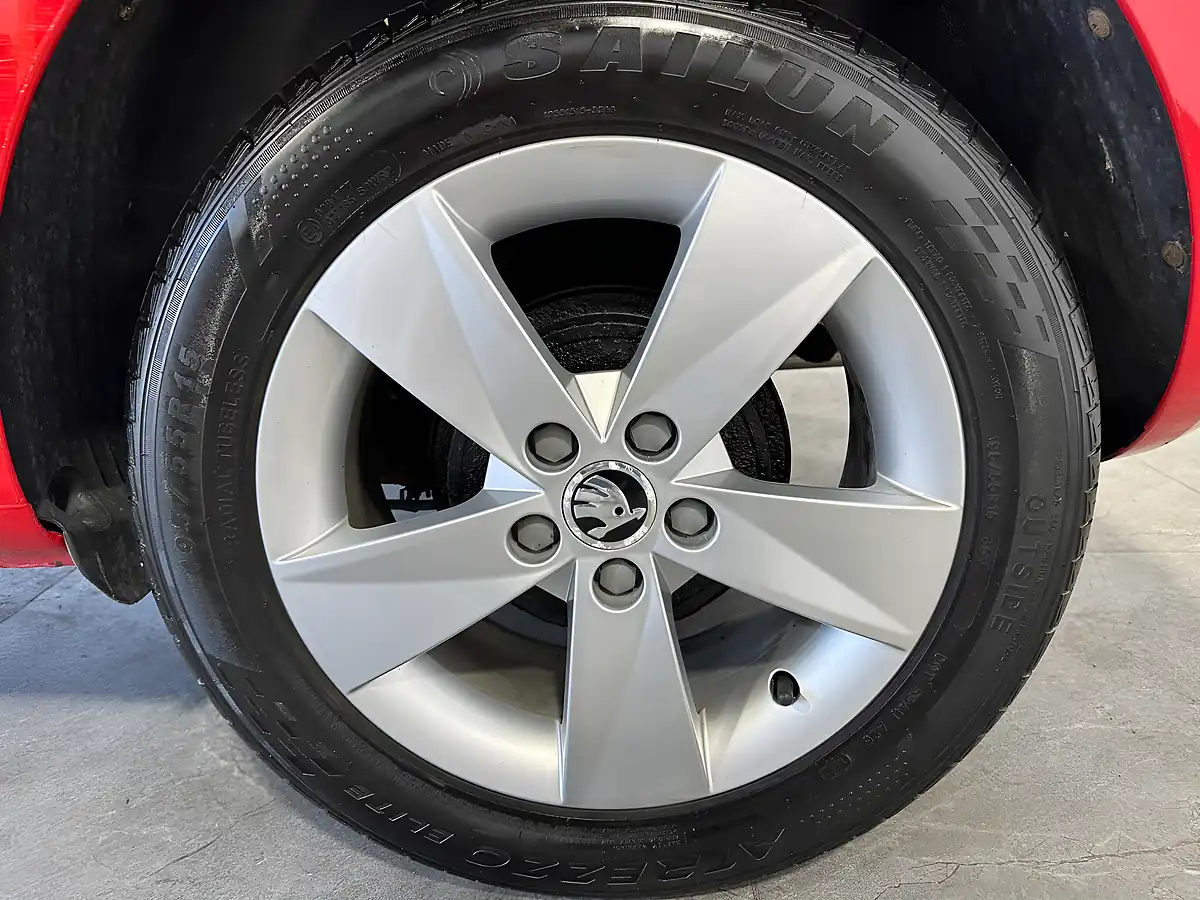 Used 2014 Skoda Fabia Se Red - Interior and Exterior details 17