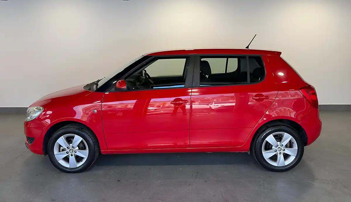 Used 2014 Skoda Fabia Se Red - Interior and Exterior details 6