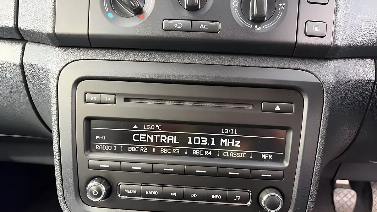 Used 2014 Skoda Fabia Se Silver - Interior and Exterior details 10