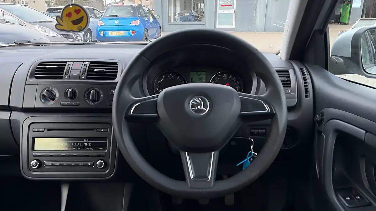 Used 2014 Skoda Fabia Se Silver - Interior and Exterior details 11