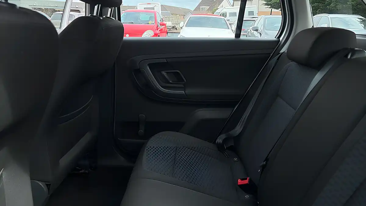 Used 2014 Skoda Fabia Se Silver - Interior and Exterior details 14