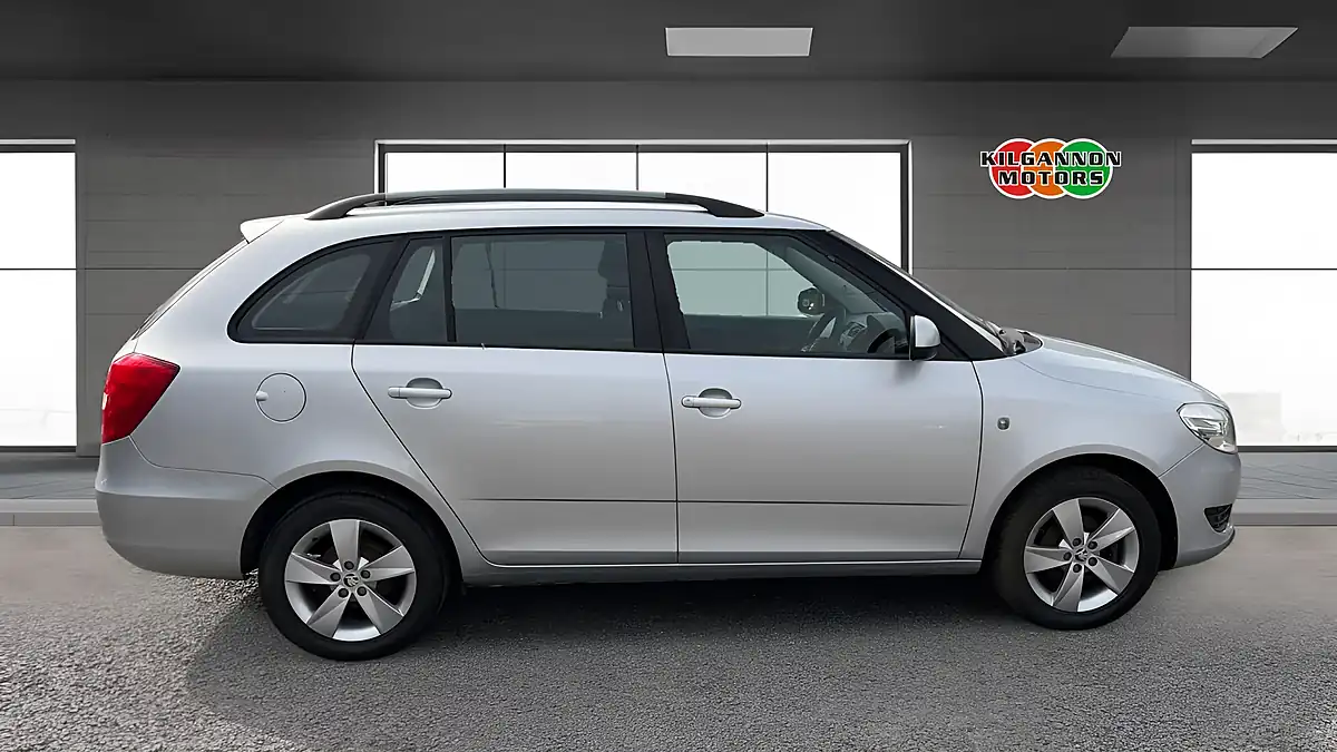 Used 2014 Skoda Fabia Se Silver - Interior and Exterior details 16