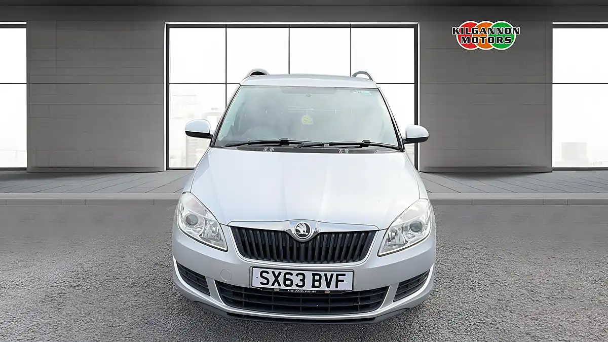 Used 2014 Skoda Fabia Se Silver - Interior and Exterior details 4