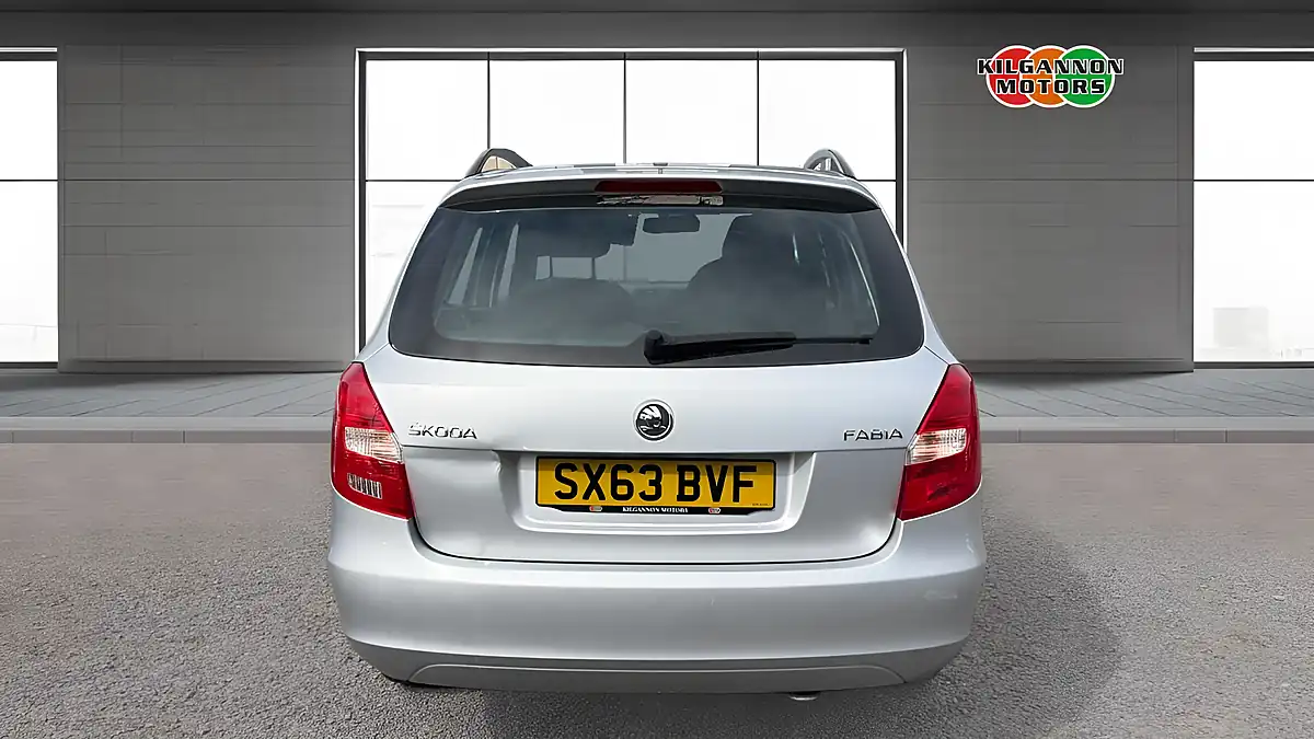 Used 2014 Skoda Fabia Se Silver - Interior and Exterior details 5