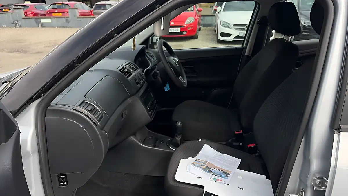 Used 2014 Skoda Fabia Se Silver - Interior and Exterior details 6