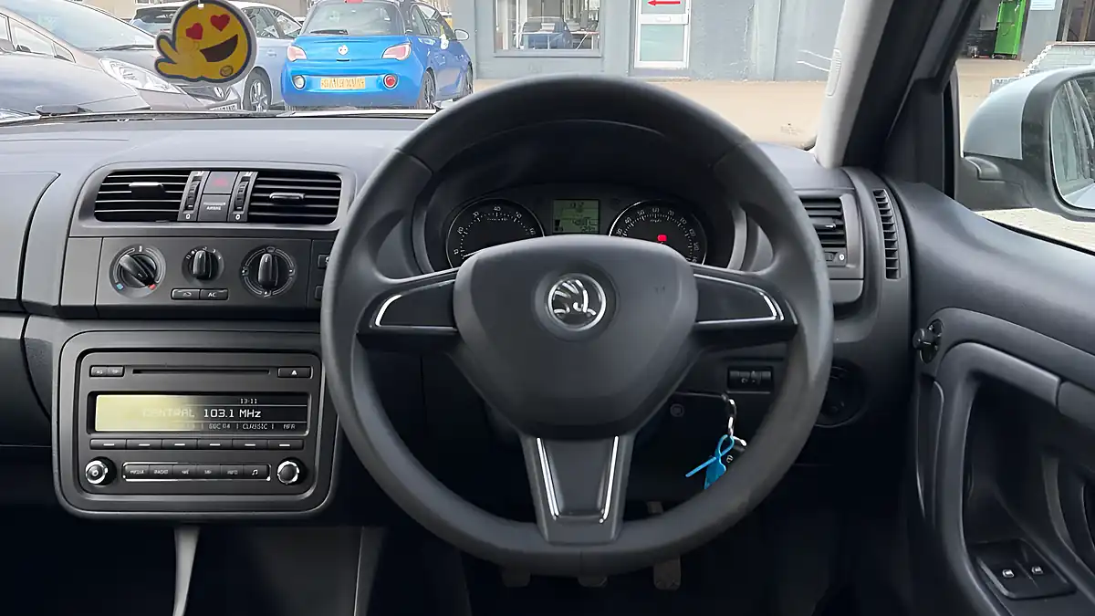 Used 2014 Skoda Fabia Se Silver - Interior and Exterior details 8