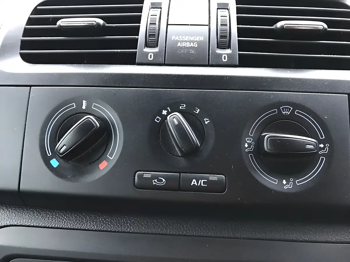 Used 2014 Skoda Fabia Se Sprint Yellow - Interior and Exterior details 17