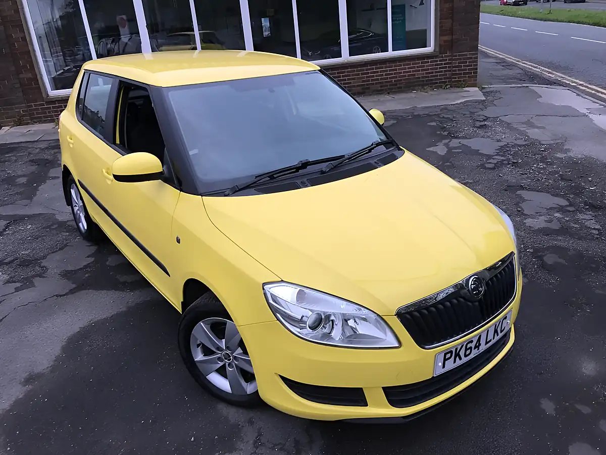 Used 2014 Skoda Fabia Se Sprint Yellow - Interior and Exterior details 19