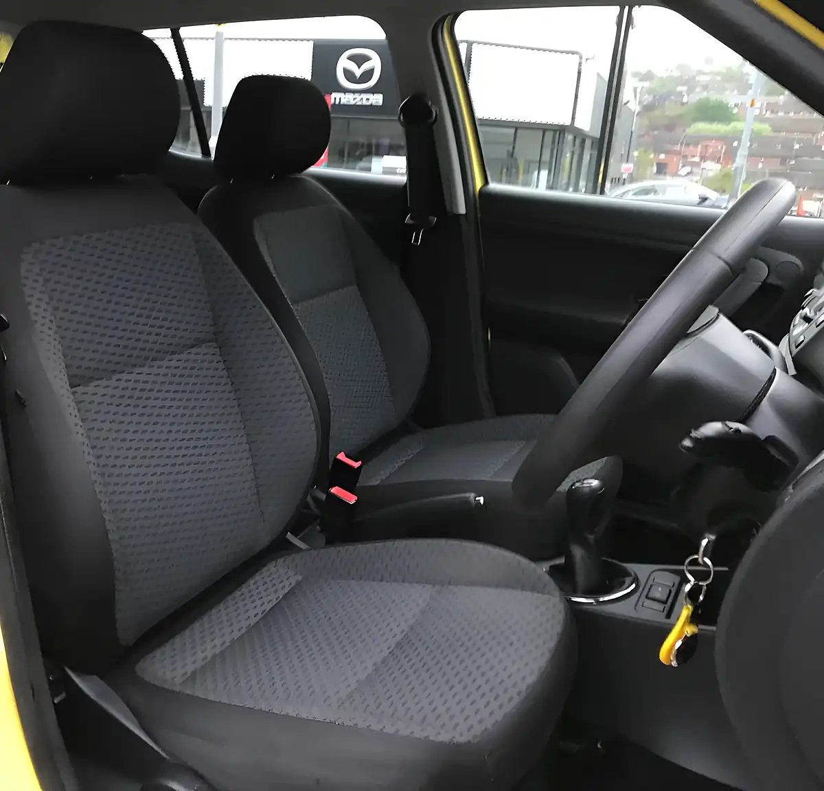 Used 2014 Skoda Fabia Se Sprint Yellow - Interior and Exterior details 9
