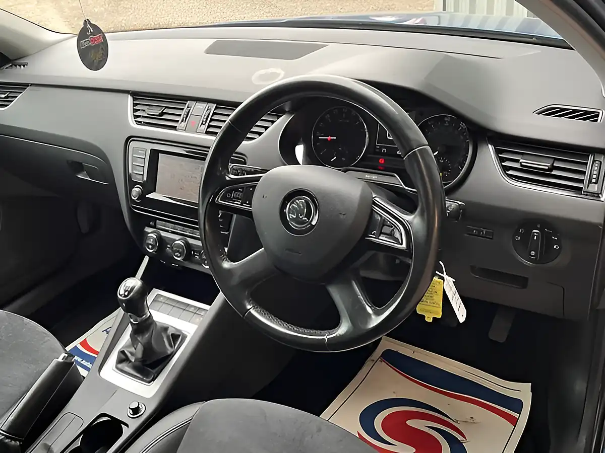Used 2014 Skoda Octavia Elegance Blue - Interior and Exterior details 17