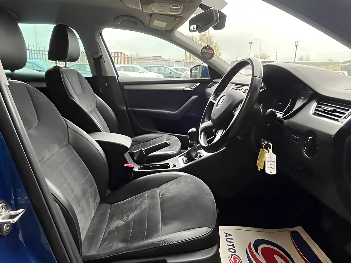 Used 2014 Skoda Octavia Elegance Blue - Interior and Exterior details 5
