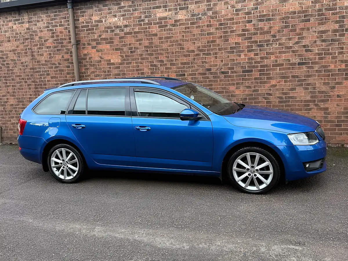 Used 2014 Skoda Octavia Elegance Blue - Interior and Exterior details 2