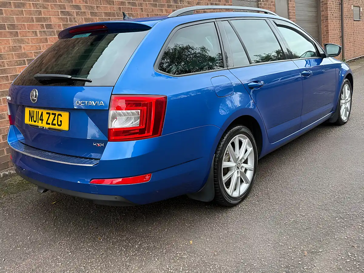 Used 2014 Skoda Octavia Elegance Blue - Interior and Exterior details 5