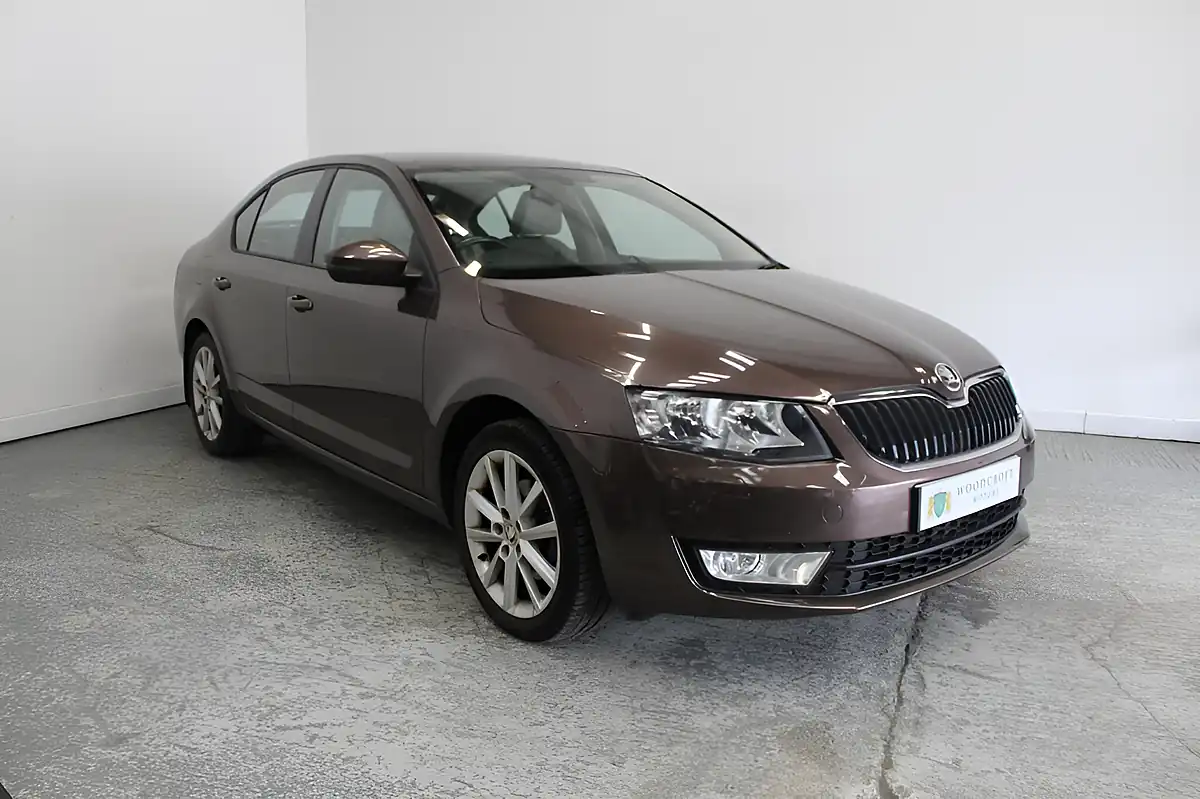 Used 2014 Skoda Octavia Elegance Brown - Front View