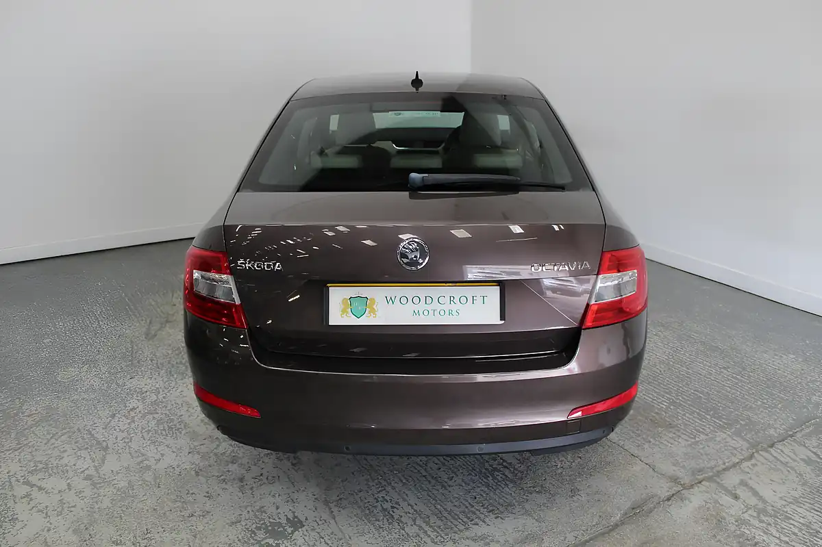 Used 2014 Skoda Octavia Elegance Brown - Interior and Exterior details 10