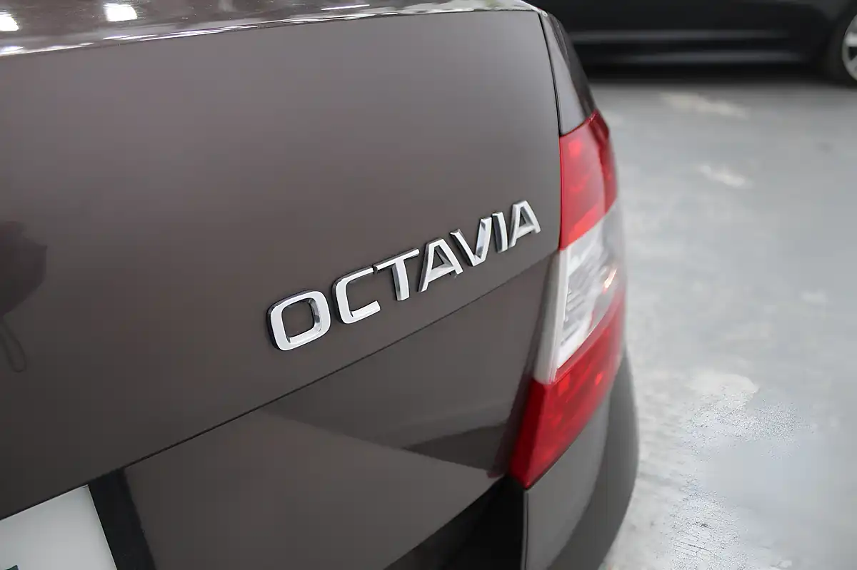 Used 2014 Skoda Octavia Elegance Brown - Interior and Exterior details 12