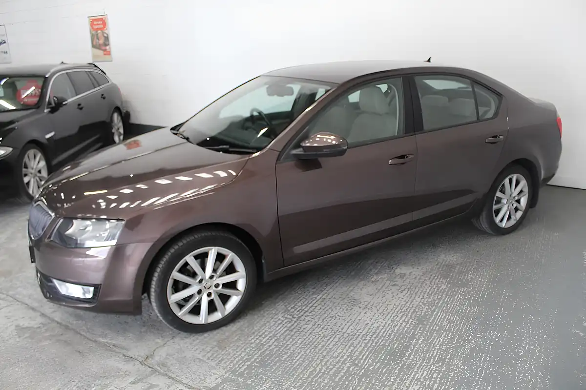 Used 2014 Skoda Octavia Elegance Brown - Interior and Exterior details 4