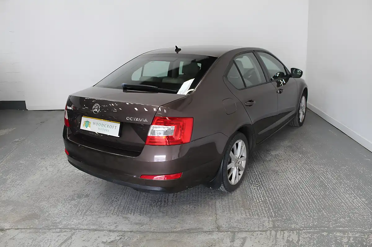 Used 2014 Skoda Octavia Elegance Brown - Interior and Exterior details 6