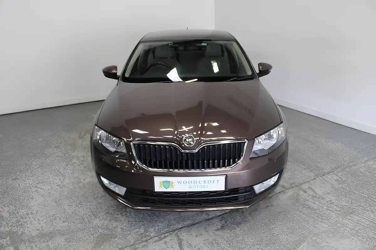 Used 2014 Skoda Octavia Elegance Brown - Interior and Exterior details 9