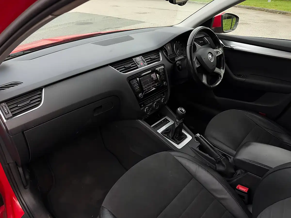 Used 2014 Skoda Octavia Elegance Red - Interior and Exterior details 11