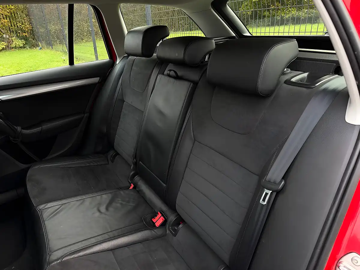 Used 2014 Skoda Octavia Elegance Red - Interior and Exterior details 13