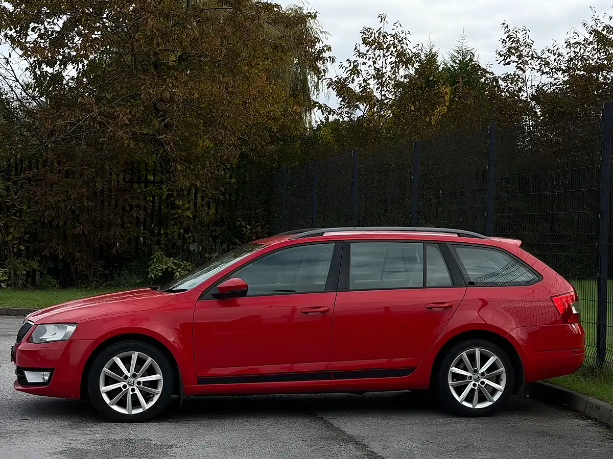 Used 2014 Skoda Octavia Elegance Red - Interior and Exterior details 4