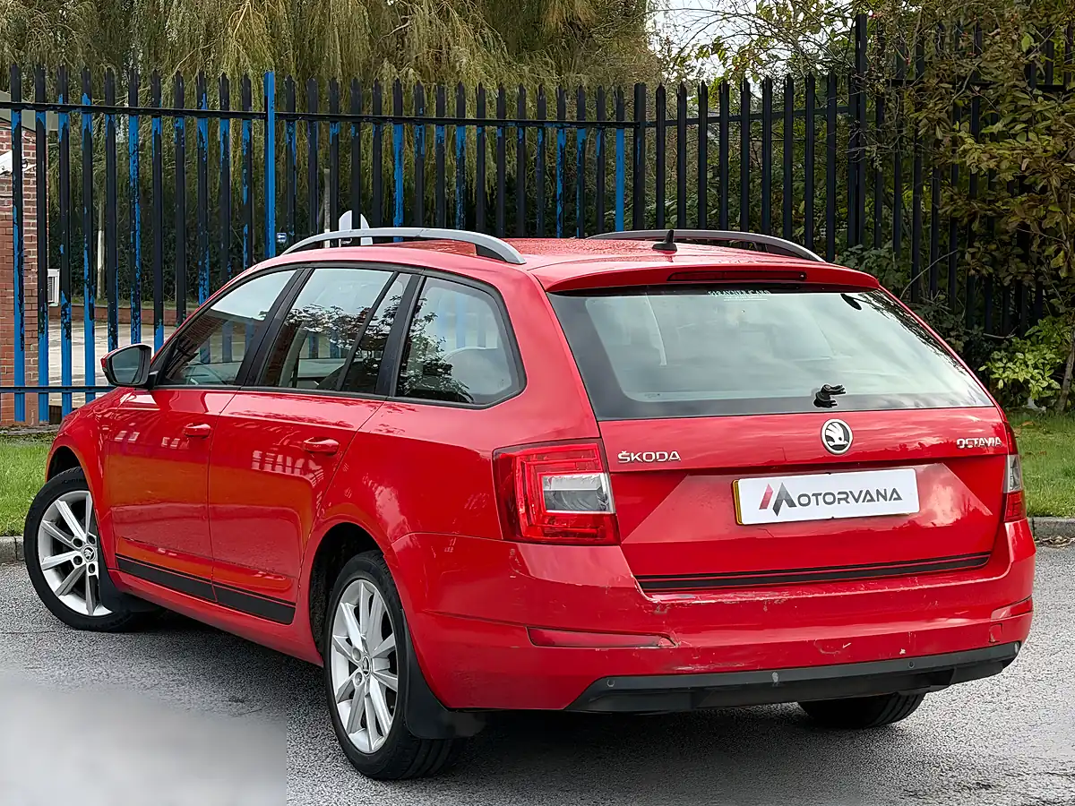 Used 2014 Skoda Octavia Elegance Red - Interior and Exterior details 8