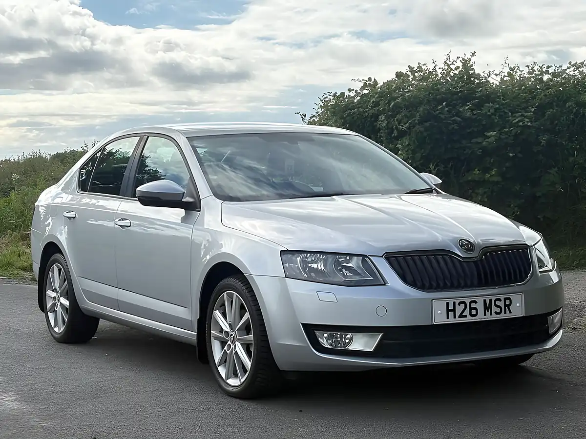 Used 2014 Skoda Octavia Elegance Silver - Front View