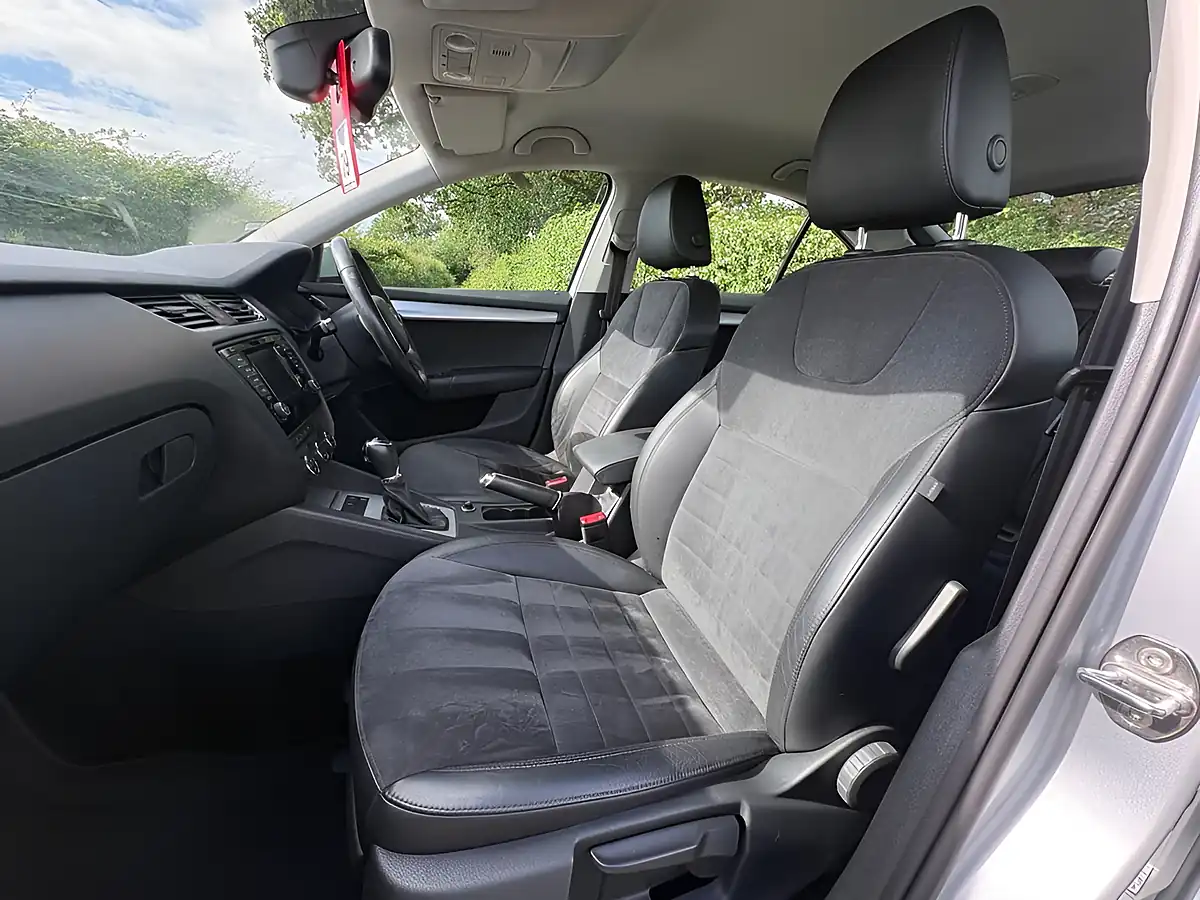 Used 2014 Skoda Octavia Elegance Silver - Interior and Exterior details 11