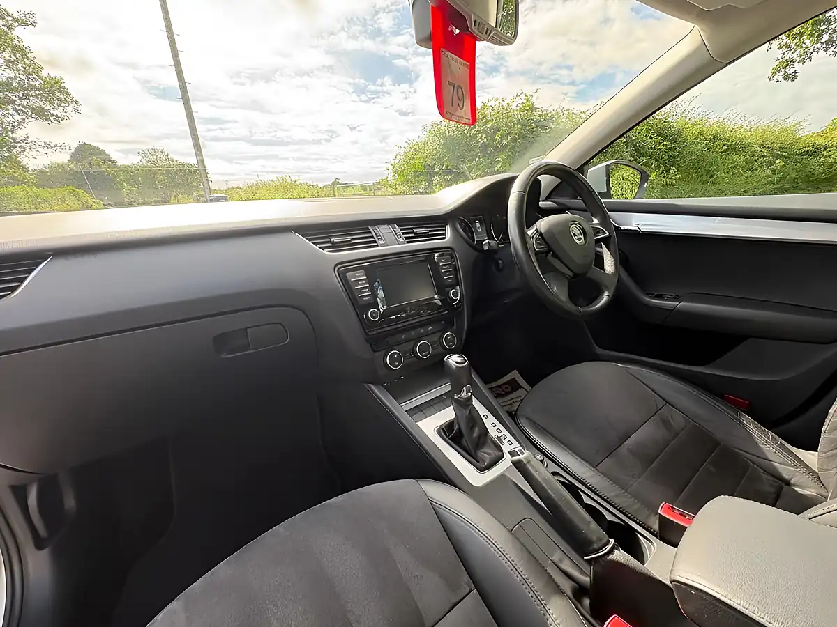 Used 2014 Skoda Octavia Elegance Silver - Interior and Exterior details 12