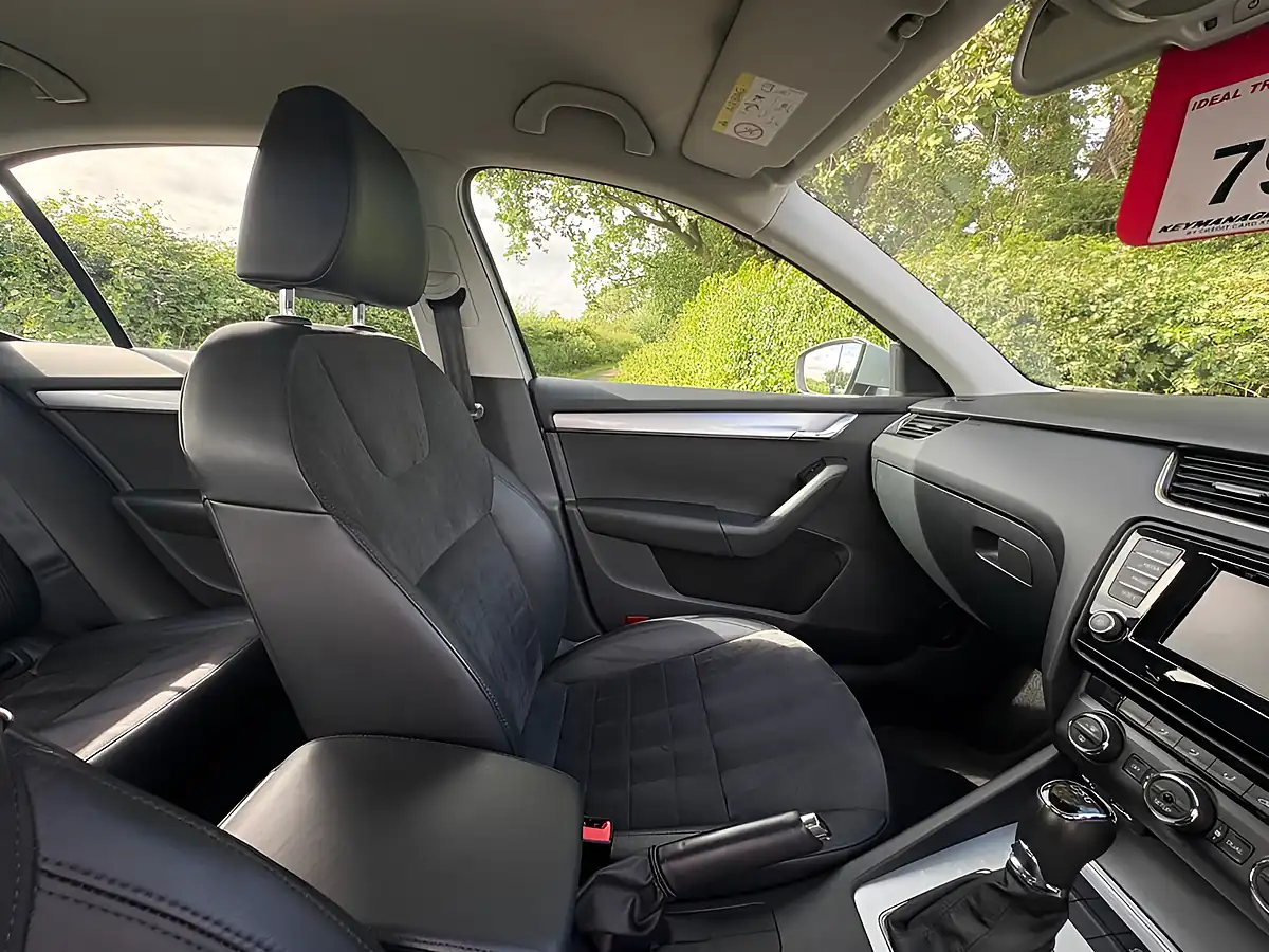 Used 2014 Skoda Octavia Elegance Silver - Interior and Exterior details 14