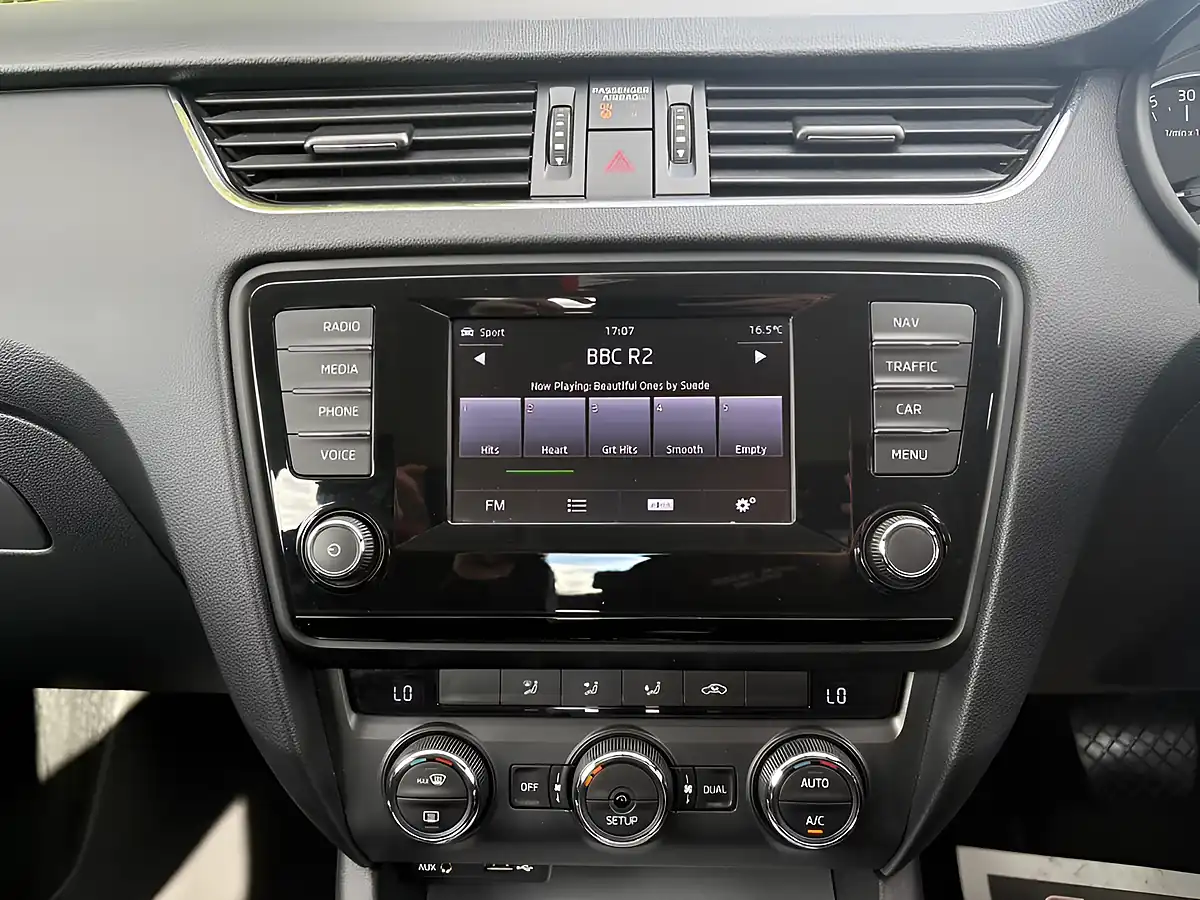 Used 2014 Skoda Octavia Elegance Silver - Interior and Exterior details 17
