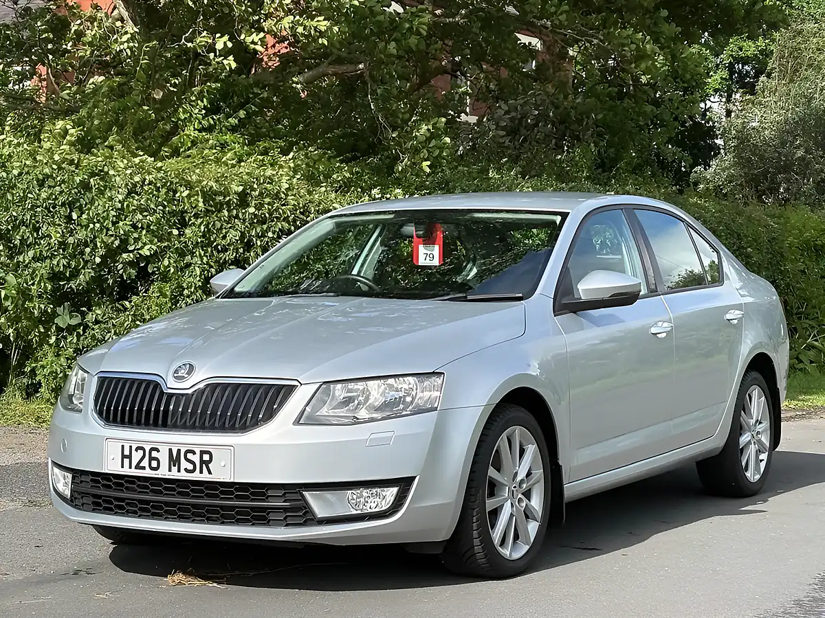 Used 2014 Skoda Octavia Elegance Silver - Interior and Exterior details 3