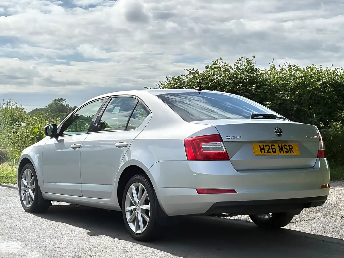 Used 2014 Skoda Octavia Elegance Silver - Interior and Exterior details 6