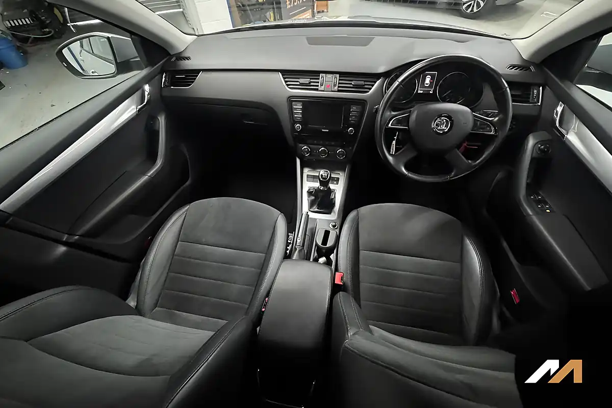 Used 2014 Skoda Octavia Elegance Silver - Interior and Exterior details 11