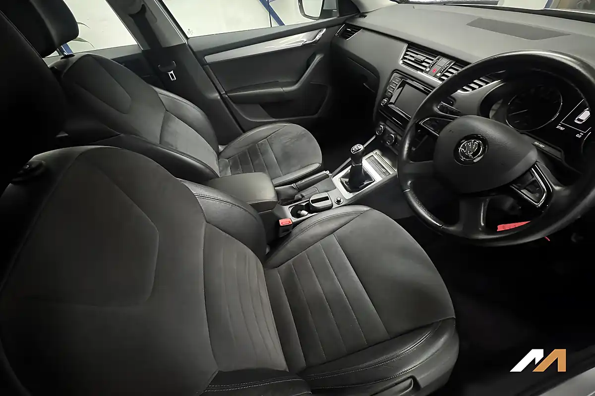 Used 2014 Skoda Octavia Elegance Silver - Interior and Exterior details 12