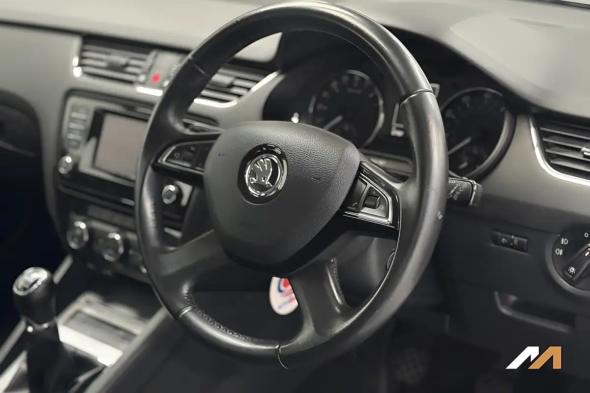 Used 2014 Skoda Octavia Elegance Silver - Interior and Exterior details 13