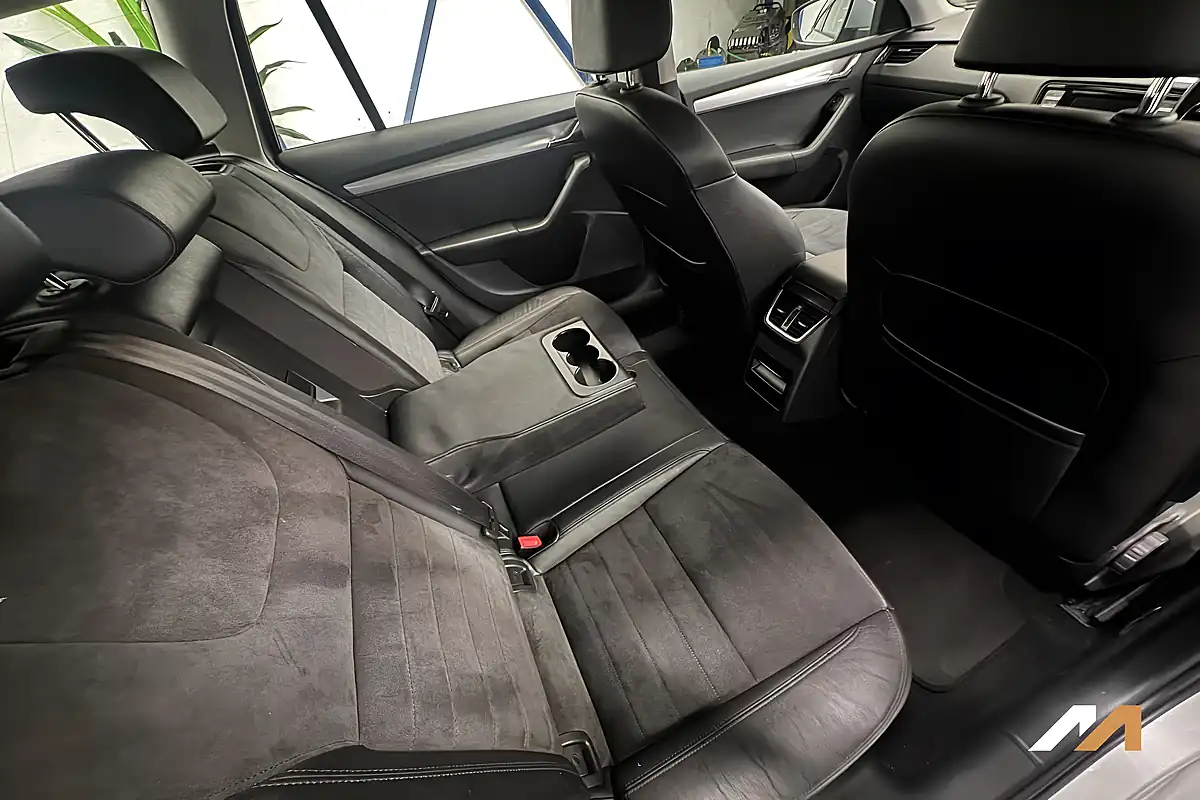 Used 2014 Skoda Octavia Elegance Silver - Interior and Exterior details 15