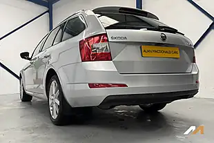 Used 2014 Skoda Octavia Elegance Silver - Interior and Exterior details 18