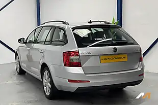 Used 2014 Skoda Octavia Elegance Silver - Interior and Exterior details 19