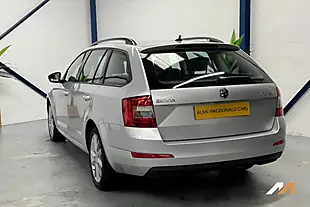 Used 2014 Skoda Octavia Elegance Silver - Interior and Exterior details 2